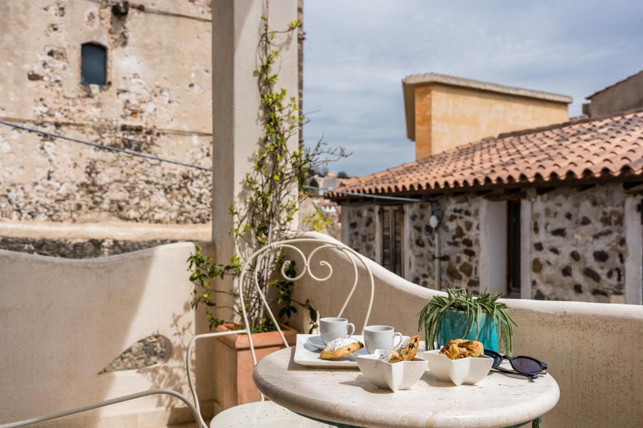 Domo Mea Terra E Domo Mea Chelu - Comfort Nel Centro Storico Di Orosei Exterior foto